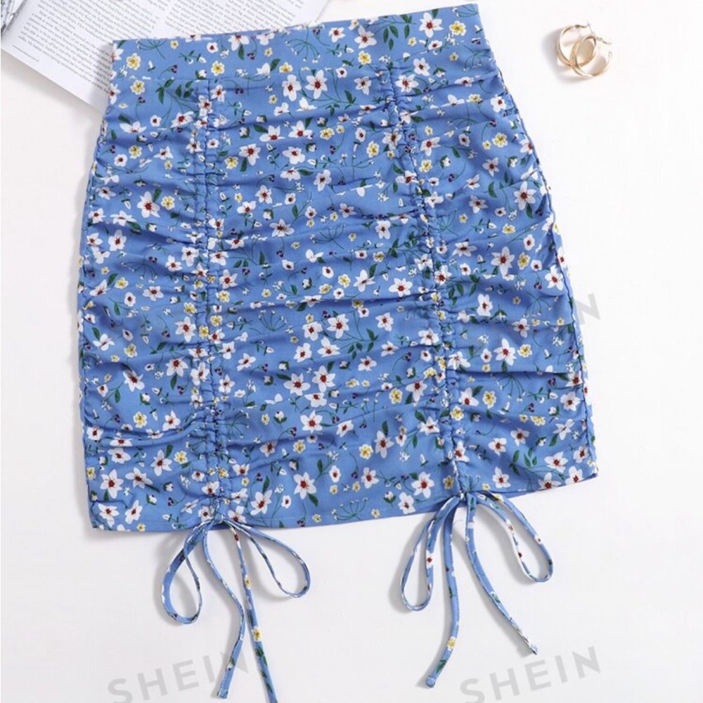SHEIN VCAY Ditsy Floral Print Drawstring Front Ruched Skirt
